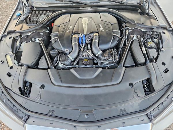 2017 BMW 750 xDrive — Engine bay