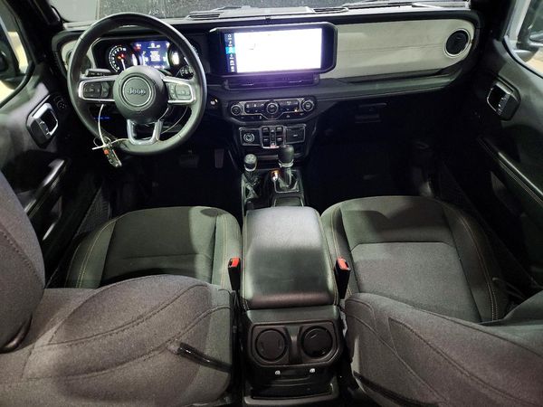2024 JEEP WRANGLER Sahara 4XE