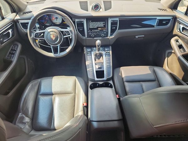 2015 PORSCHE MACAN