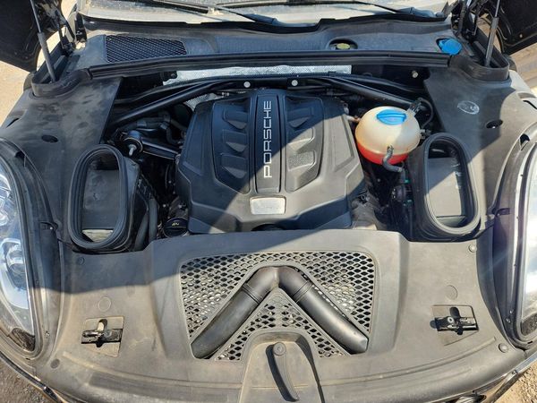 2015 PORSCHE MACAN