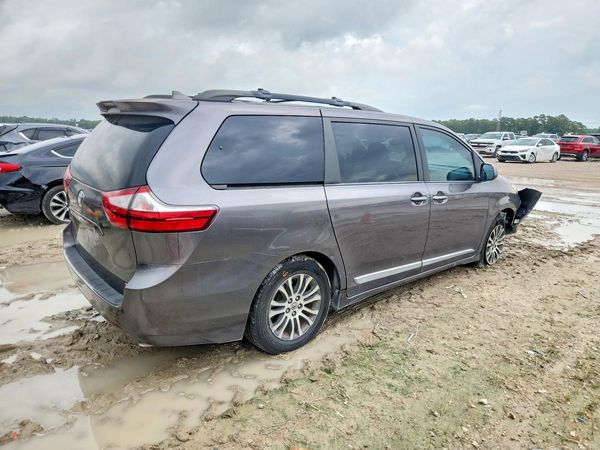 2019 TOYOTA SIENNA