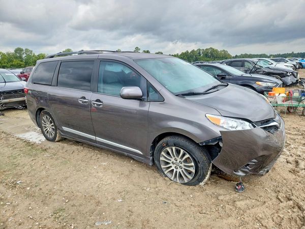 2019 TOYOTA SIENNA
