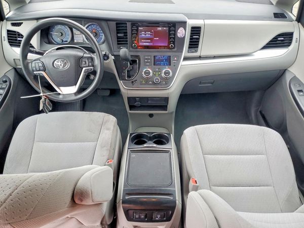 2020 TOYOTA SIENNA E grade