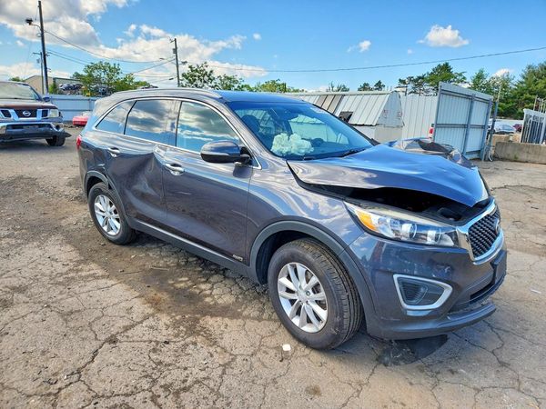 2018 KIA SORENTO L, LX — Passenger 3/4