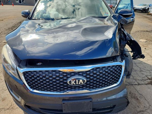 2018 KIA SORENTO L, LX — Engine bay