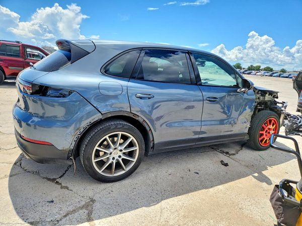 2019 PORSCHE CAYENNE