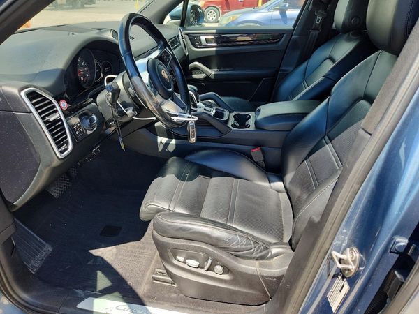 2019 PORSCHE CAYENNE