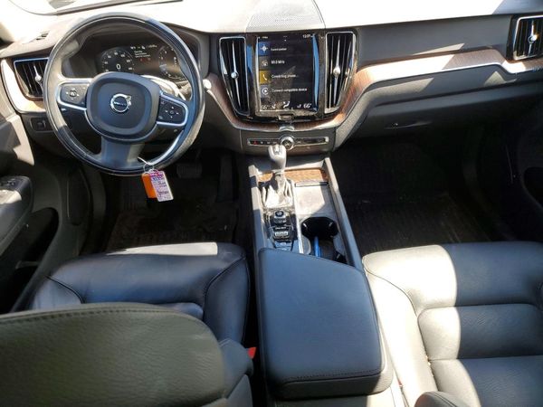 2021 VOLVO XC60 Momentum — CKPT