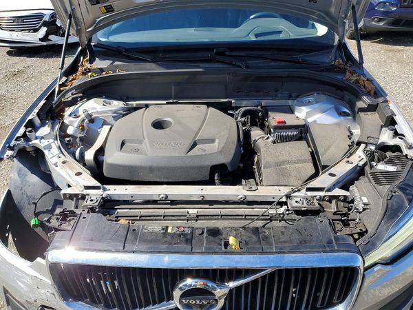 2021 VOLVO XC60 Momentum — Engine bay