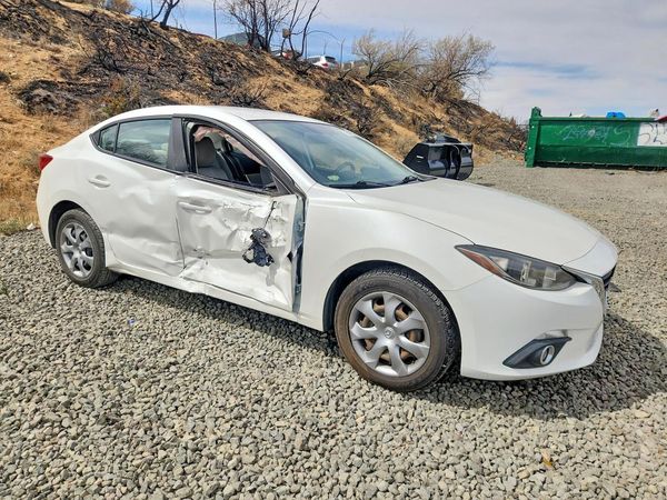2016 MAZDA 3 SV/Base — Passenger 3/4