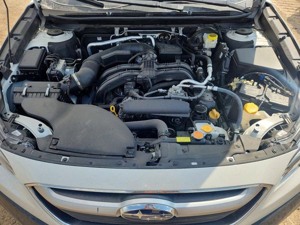 2022 SUBARU OUTBACK Premium — Engine bay