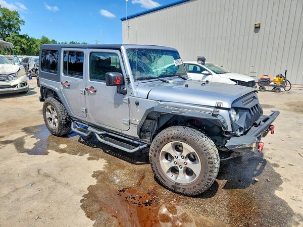 2018 JEEP WRANGLER Unlimited Sahara — Passenger 3/4