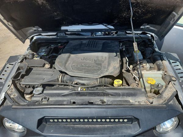 2018 JEEP WRANGLER Unlimited Sahara — Engine bay