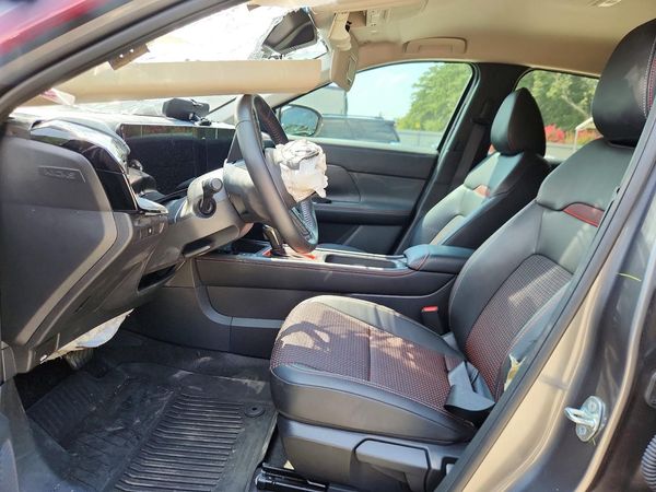 2025 NISSAN KICKS