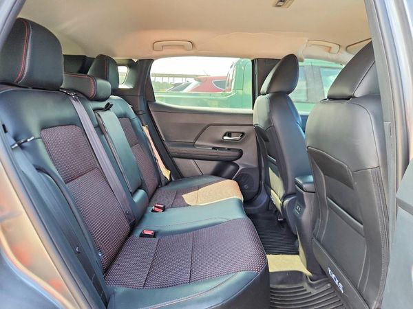 2025 NISSAN KICKS
