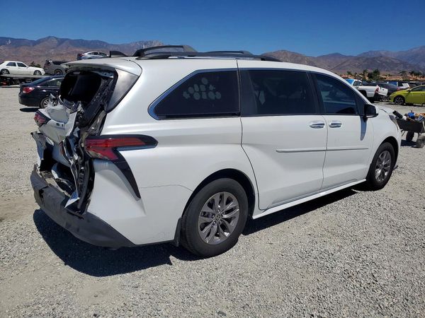 2022 TOYOTA SIENNA XLE — PSRA