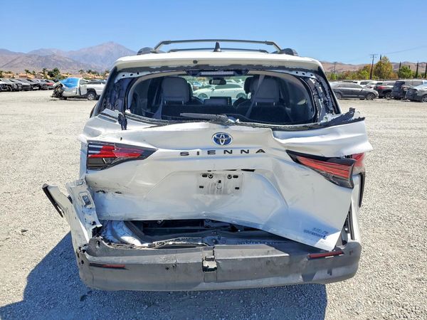 2022 TOYOTA SIENNA XLE — DIRR