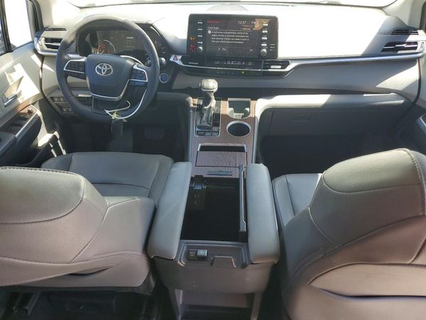 2022 TOYOTA SIENNA XLE — CKPT