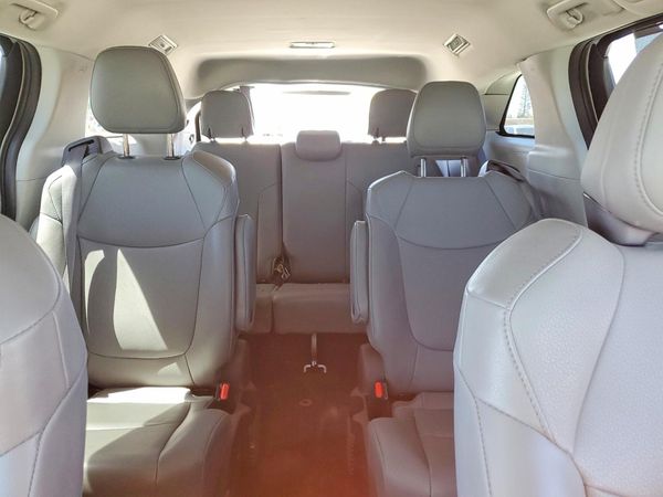 2022 TOYOTA SIENNA XLE — SUVN