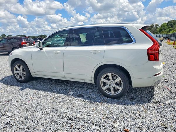 2021 VOLVO XC90 Momentum