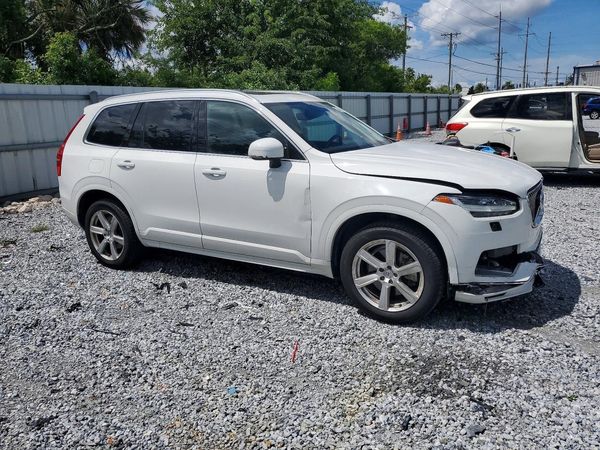 2021 VOLVO XC90 Momentum