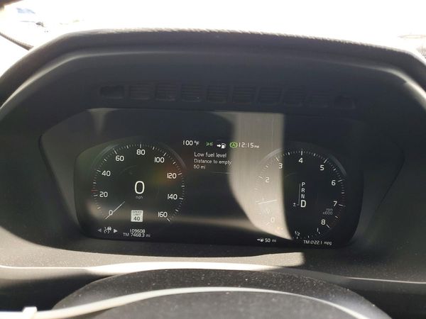 2021 VOLVO XC90 Momentum