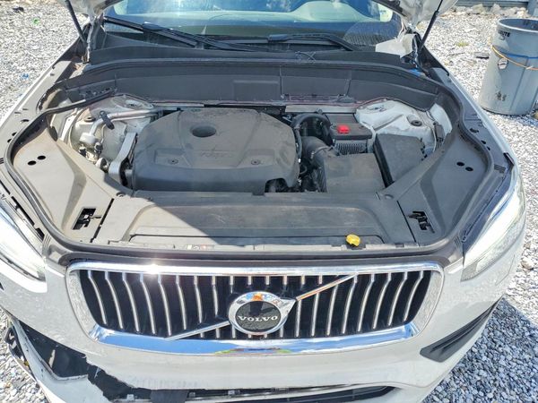 2021 VOLVO XC90 Momentum