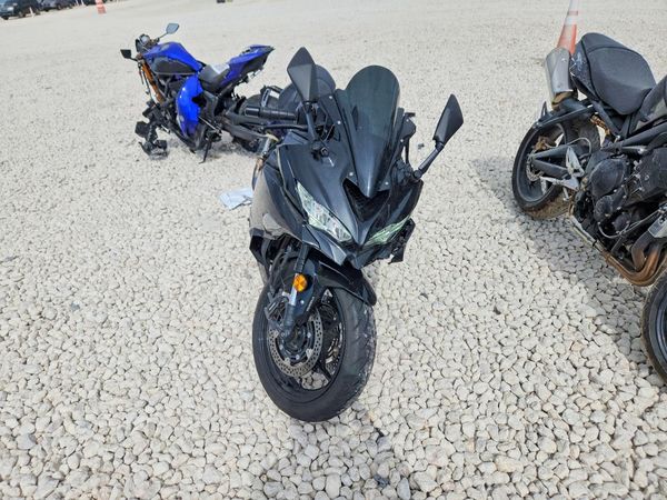 2024 KAWASAKI ZX400