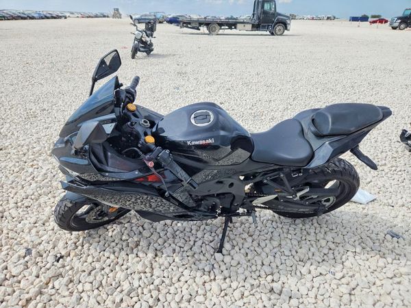 2024 KAWASAKI ZX400