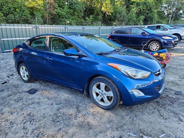 2013 HYUNDAI ELANTRA