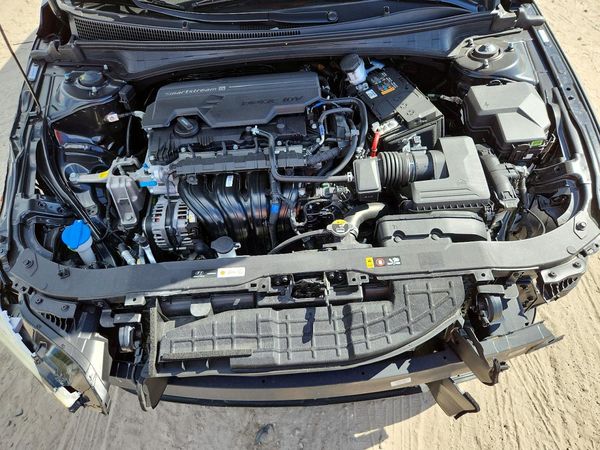 2026 HYUNDAI ELANTRA SE — Engine bay