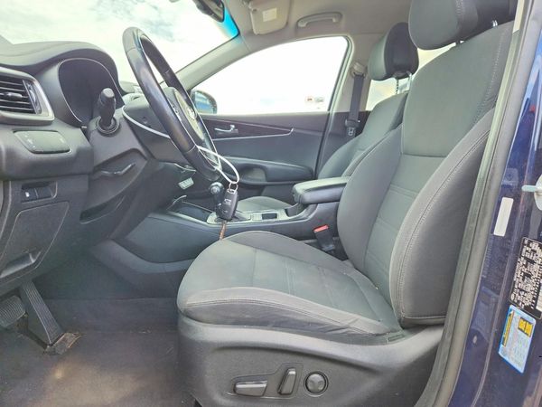 2016 KIA SORENTO L / LX