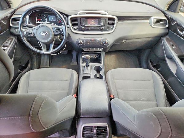 2016 KIA SORENTO L / LX