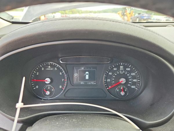 2016 KIA SORENTO L / LX