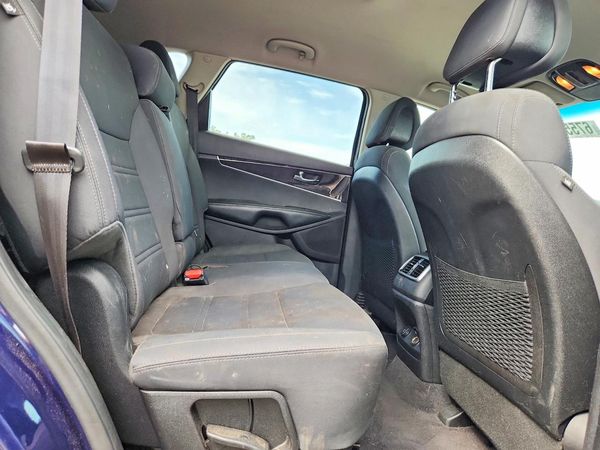 2016 KIA SORENTO L / LX