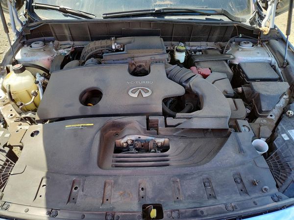 2021 INFINITI QX50 Luxe — Engine bay
