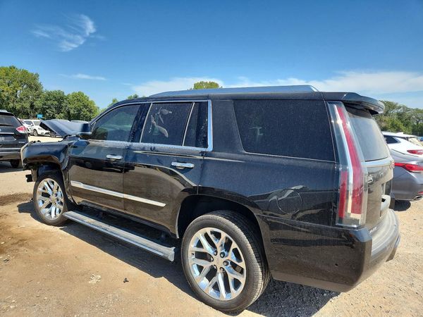 2017 CADILLAC ESCALADE Platinum