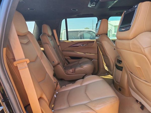 2017 CADILLAC ESCALADE Platinum