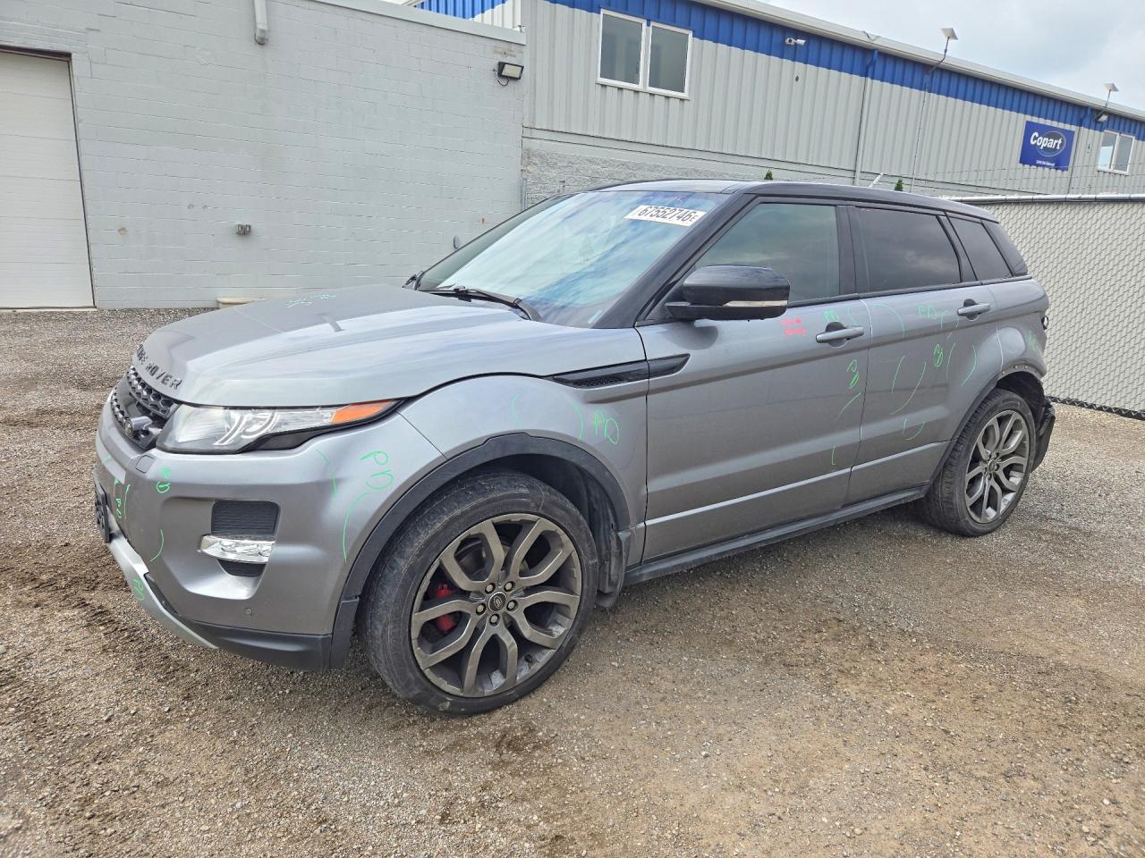 2013 LAND ROVER RANGEROVER Dynamic Premium — Front 3/4