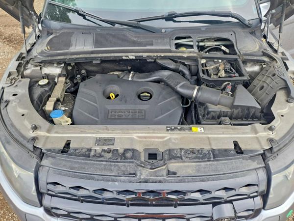 2013 LAND ROVER RANGEROVER Dynamic Premium — Engine bay