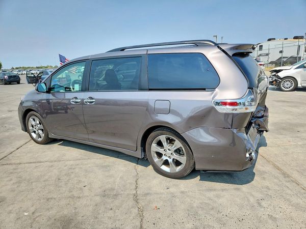 2014 TOYOTA SIENNA