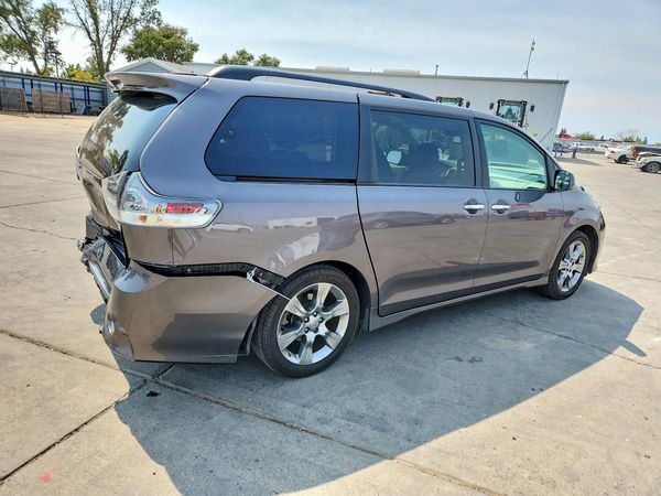 2014 TOYOTA SIENNA