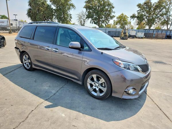 2014 TOYOTA SIENNA