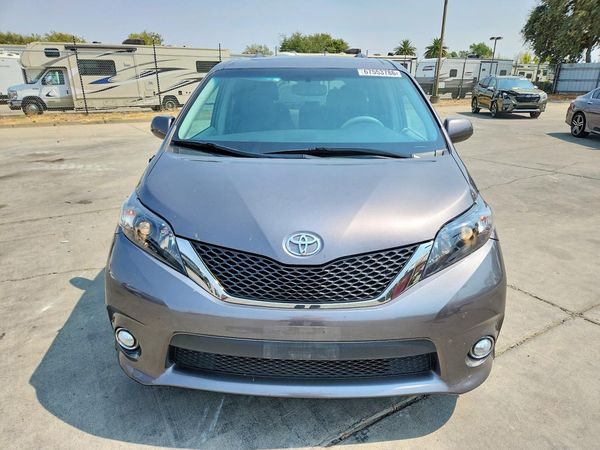 2014 TOYOTA SIENNA