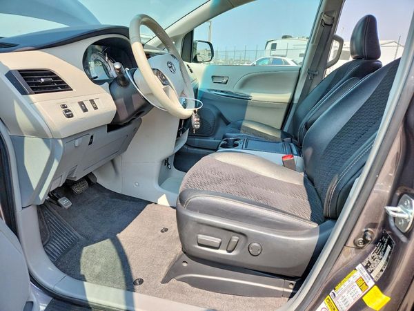 2014 TOYOTA SIENNA