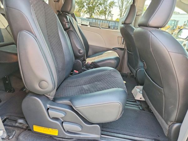 2014 TOYOTA SIENNA