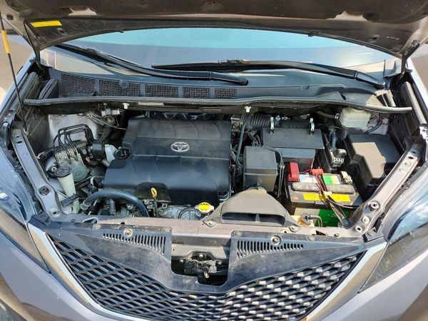 2014 TOYOTA SIENNA