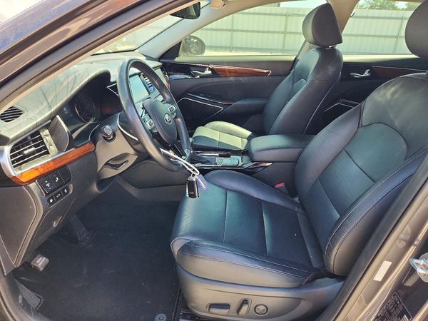 2017 KIA CADENZA