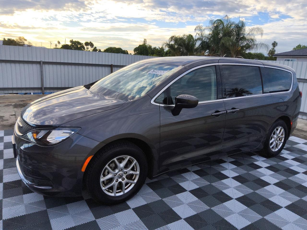 2023 CHRYSLER VOYAGER LX