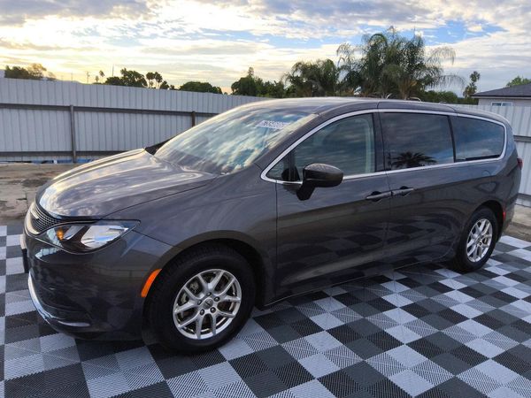 2023 CHRYSLER VOYAGER